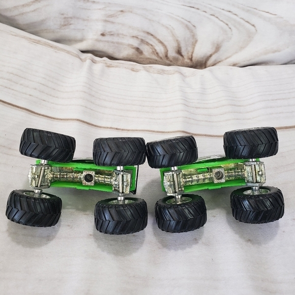 Hot Wheels Monster Jam Grave Digger 3.5 Inch Toy Trucks Diecast Black Silver - Picture 7 of 9